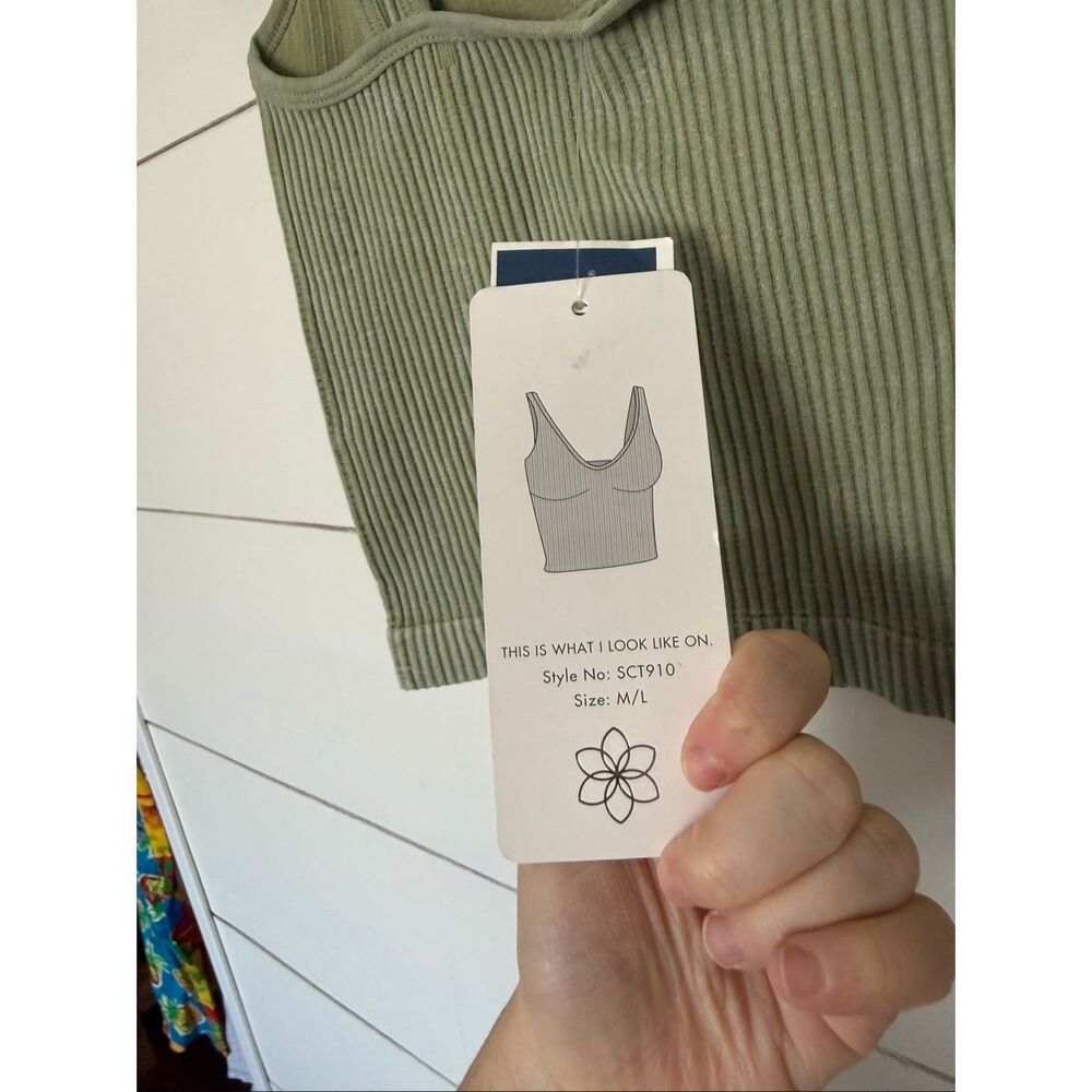 Aura Women’s Medium Green Ribbed Crop Top New - Picture 3 of 5